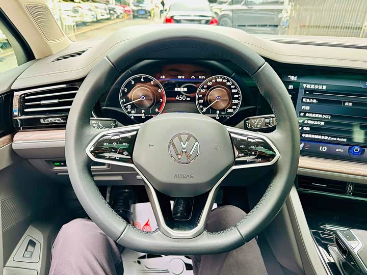 Фото 8 - Volkswagen Touareg