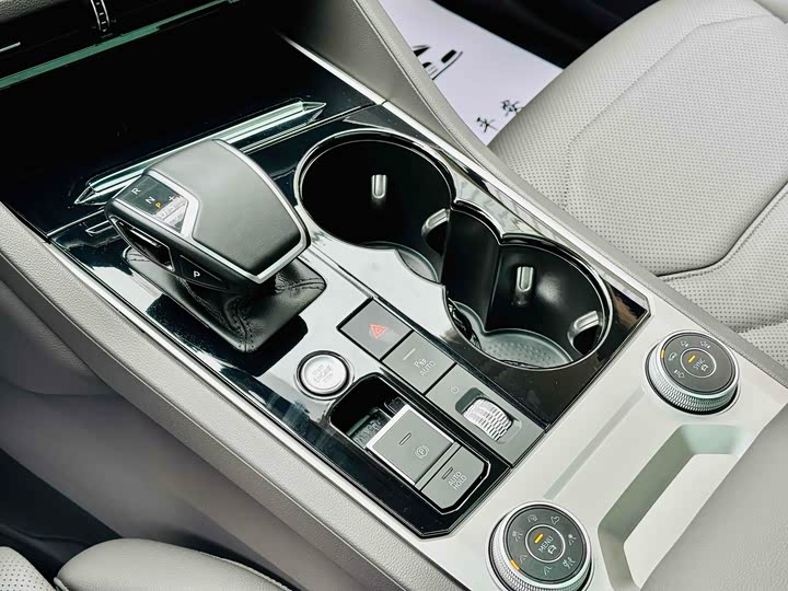 Фото 9 - Volkswagen Touareg