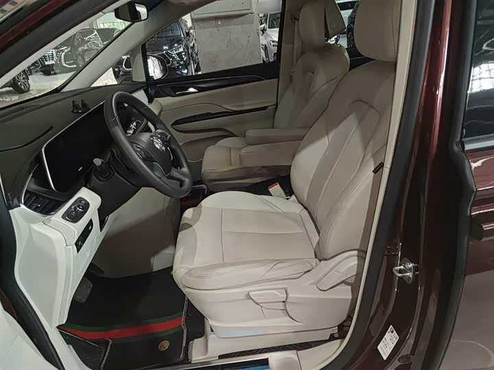 Фото 15 - Buick GL8 ES