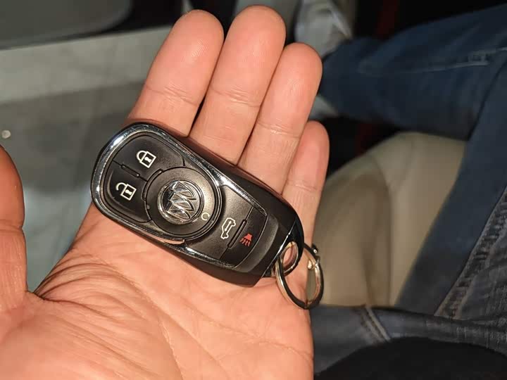 Фото 9 - Buick GL8 ES