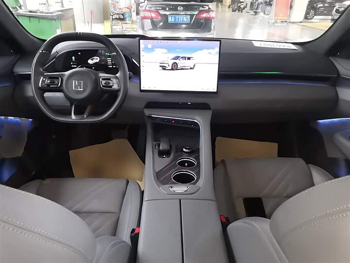 Фото 10 - Zeekr 001