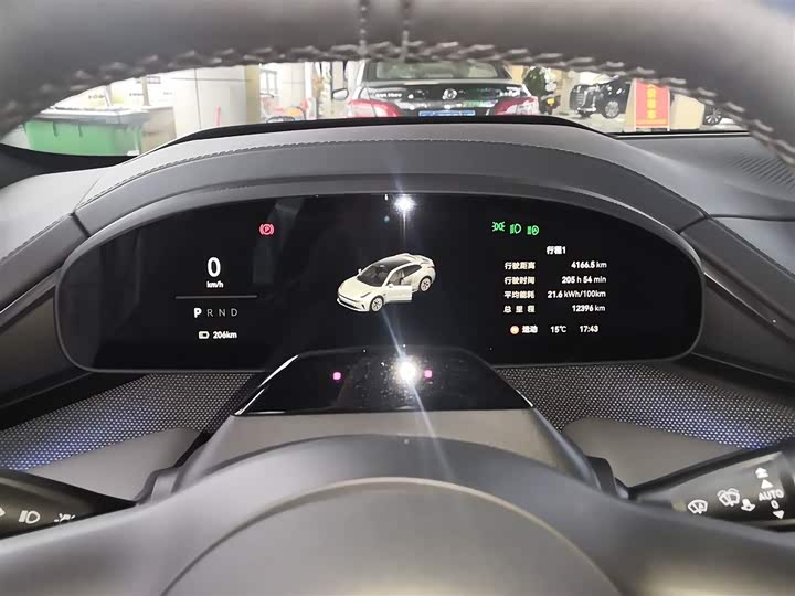 Фото 12 - Zeekr 001