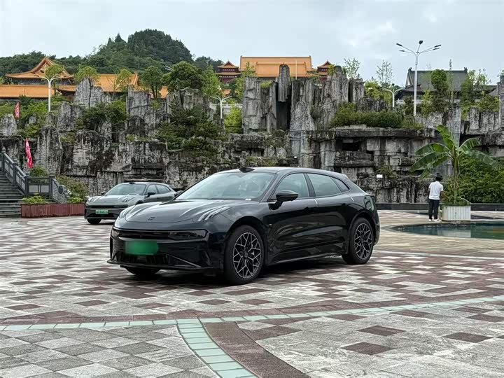 Фото 2 - Zeekr 001