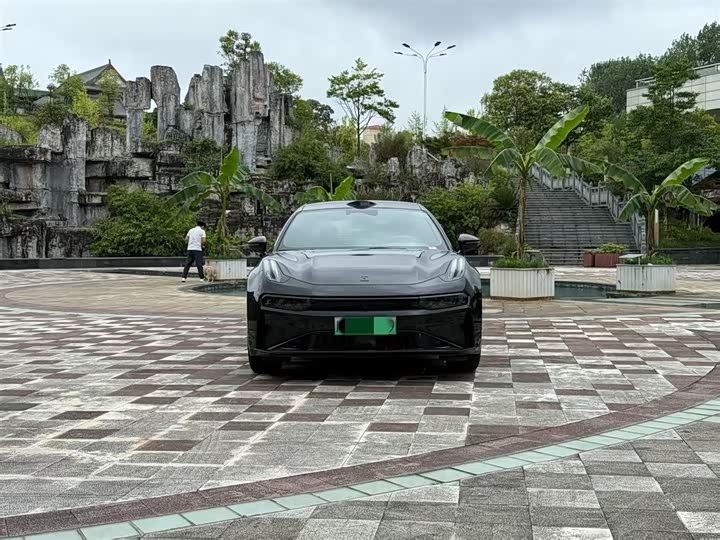 Фото 3 - Zeekr 001