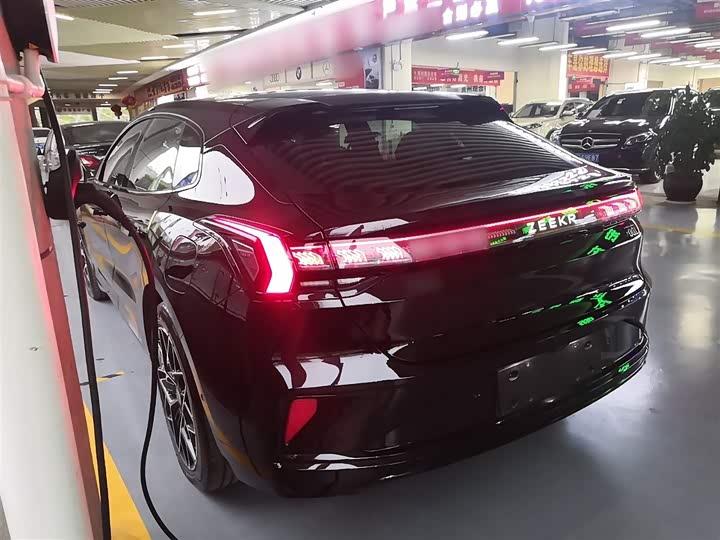 Фото 5 - Zeekr 001