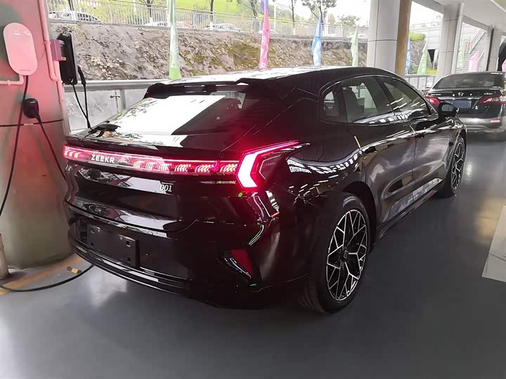 Фото 7 - Zeekr 001