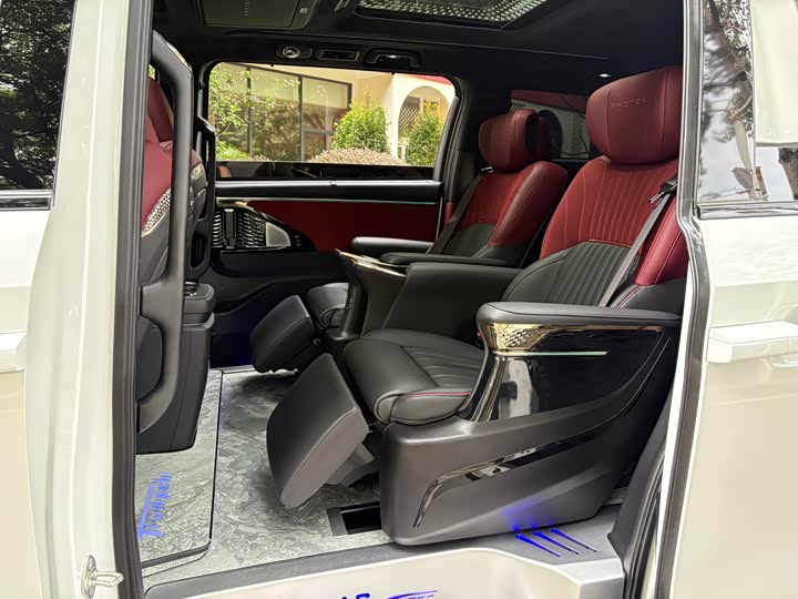 Фото 10 - GAC Trumpchi M8