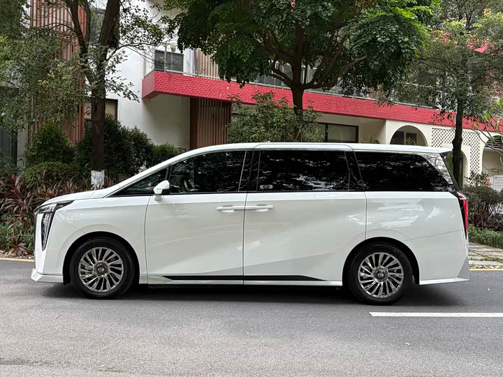 Фото 3 - GAC Trumpchi M8