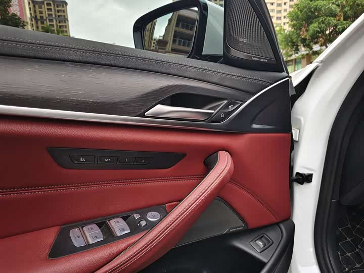 Фото 15 - BMW 5 Series