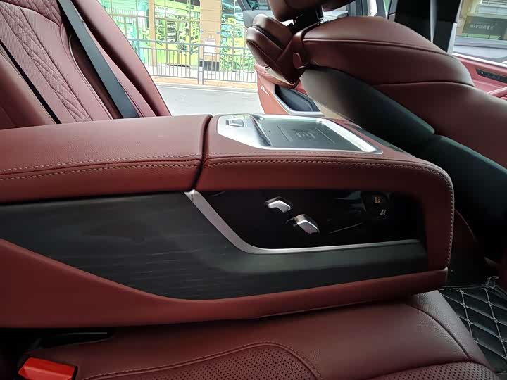 Фото 18 - BMW 5 Series