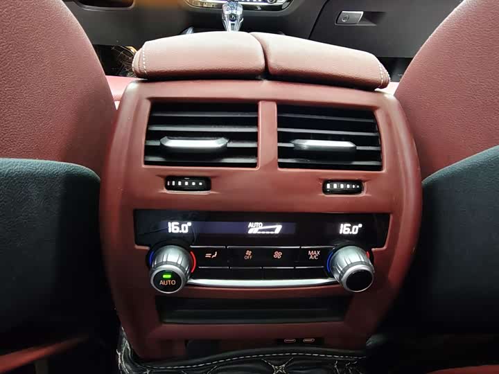 Фото 19 - BMW 5 Series