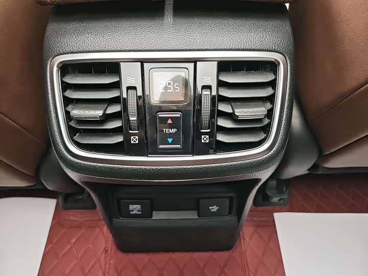 Фото 14 - Honda UR-V