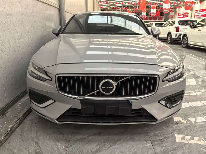 Фото 2 - Volvo S60