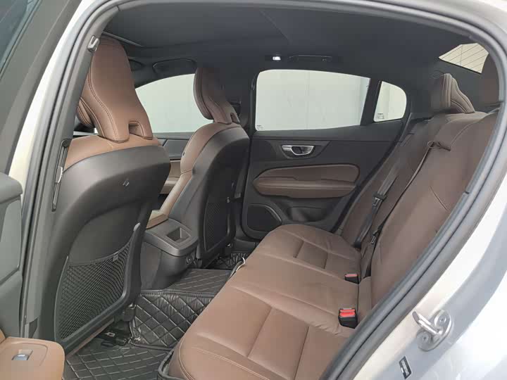 Фото 7 - Volvo S60