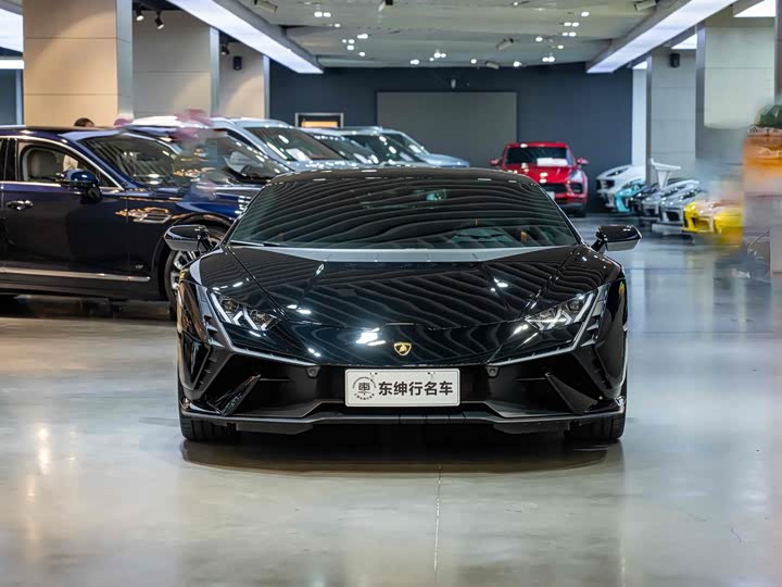 Фото 2 - Lamborghini Huracán