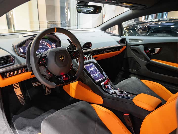 Фото 8 - Lamborghini Huracán