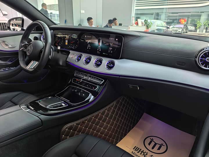 Фото 10 - Mercedes-Benz E-Class