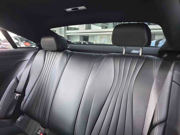 Фото 11 - Mercedes-Benz E-Class