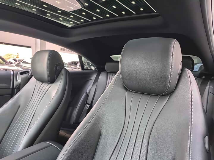 Фото 12 - Mercedes-Benz E-Class