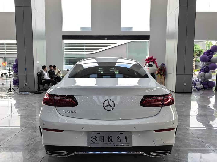 Фото 14 - Mercedes-Benz E-Class