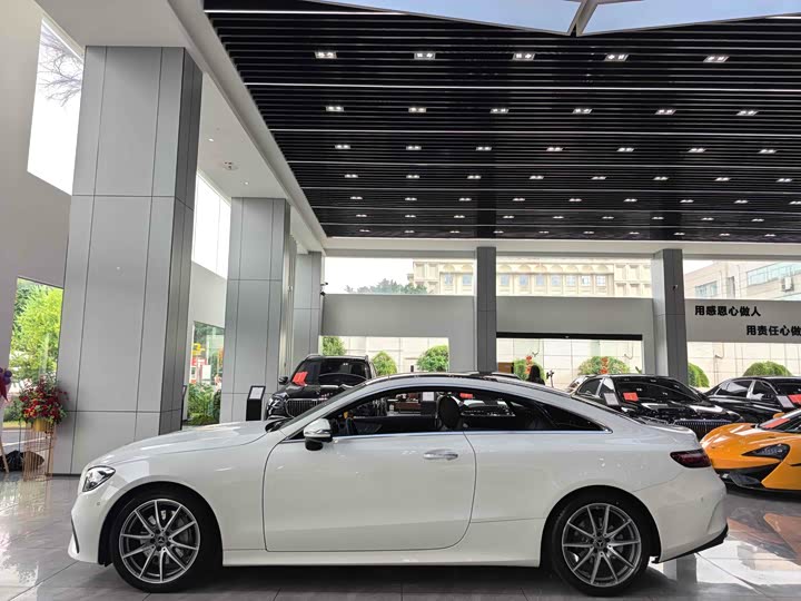 Фото 4 - Mercedes-Benz E-Class