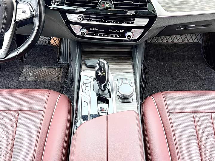 Фото 17 - BMW 5 Series