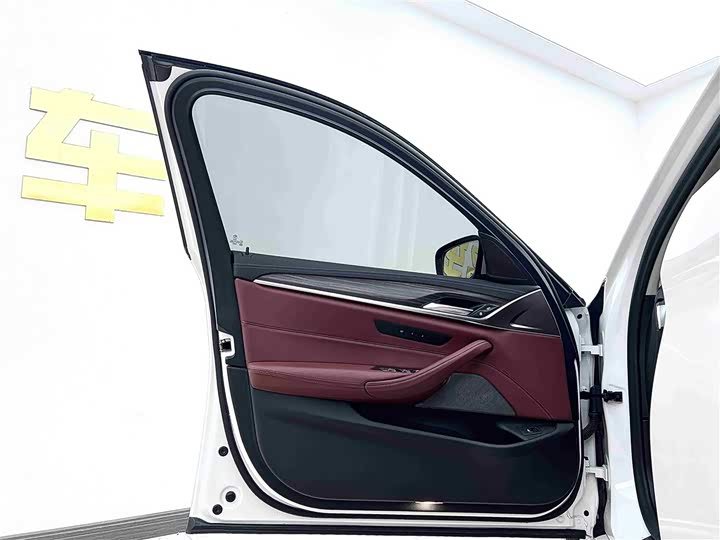 Фото 21 - BMW 5 Series