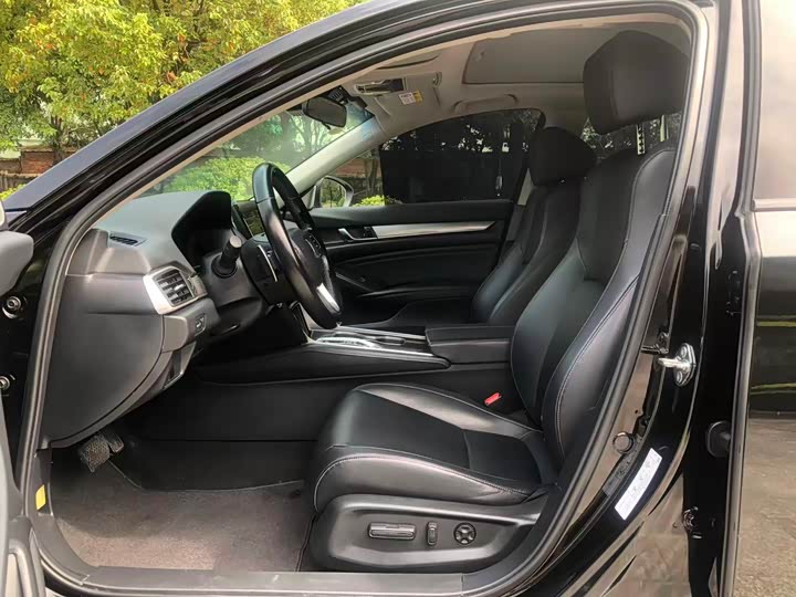 Фото 11 - Honda Accord