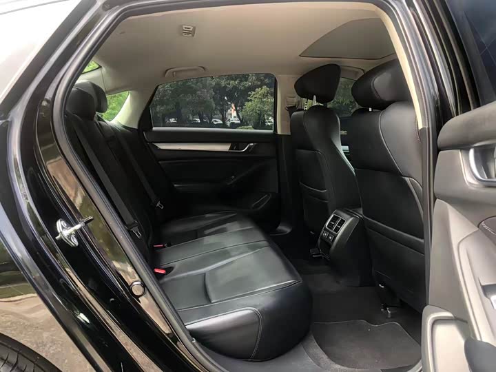 Фото 14 - Honda Accord