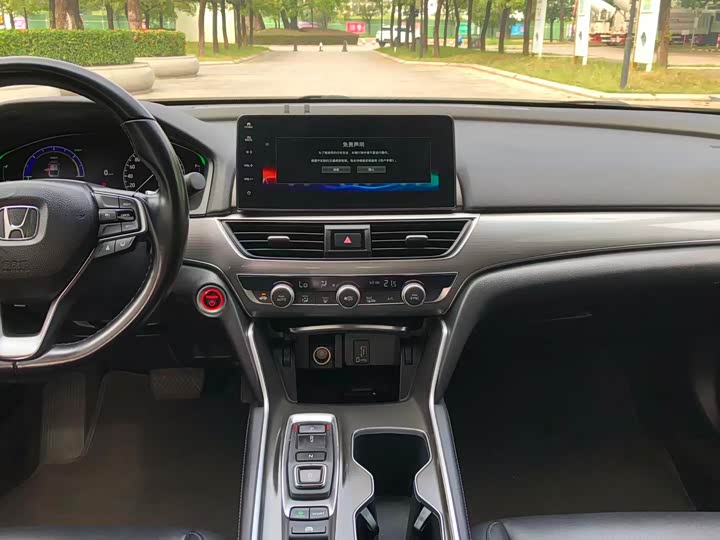 Фото 16 - Honda Accord