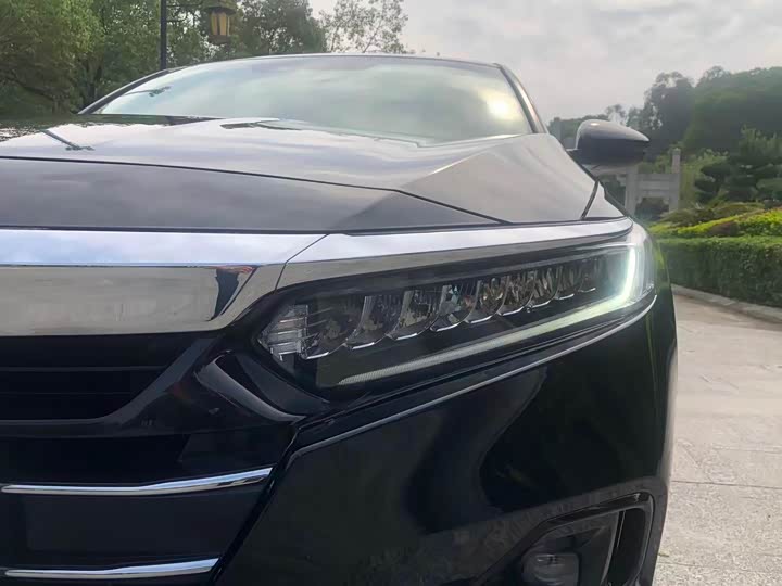 Фото 9 - Honda Accord