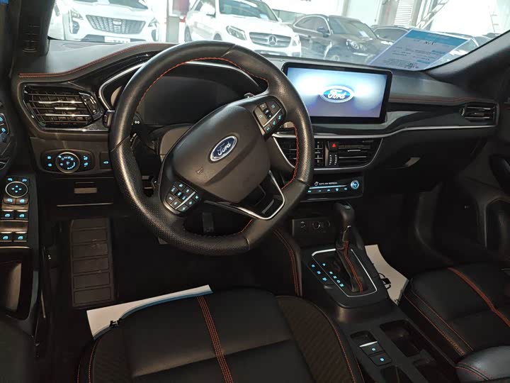 Фото 3 - Ford Focus