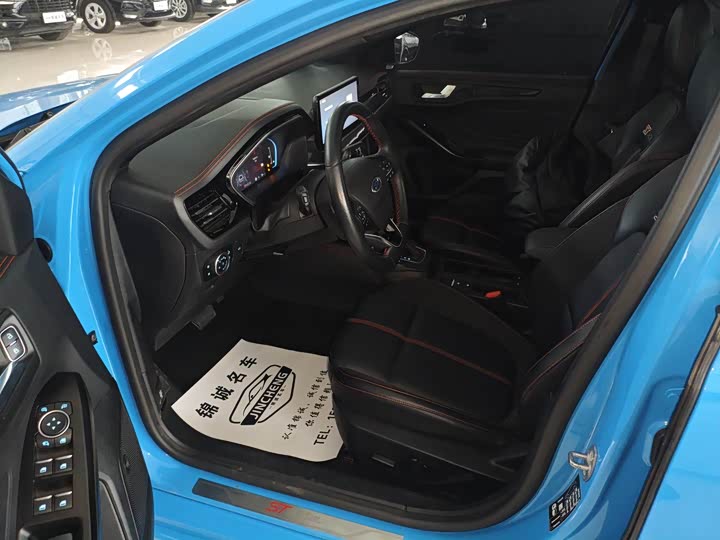 Фото 5 - Ford Focus