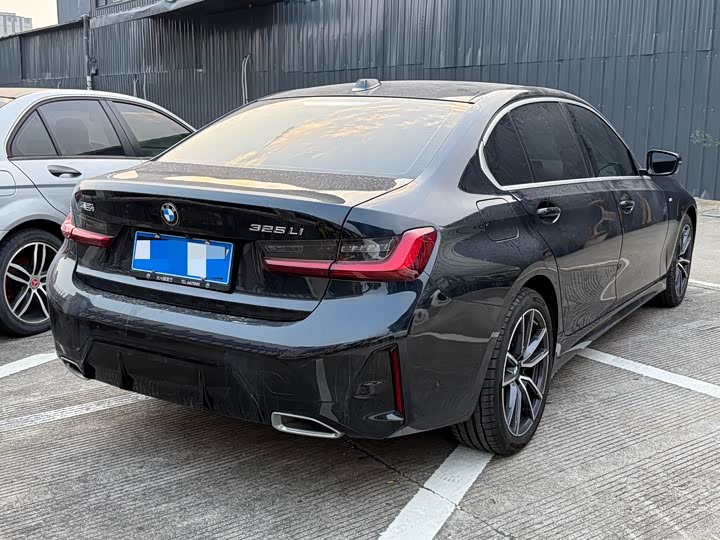 Фото 18 - BMW 3 Series