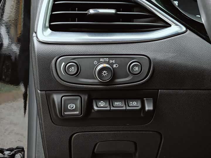 Фото 16 - Buick Enclave