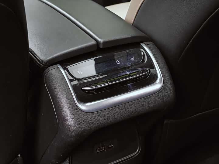 Фото 18 - Buick Enclave