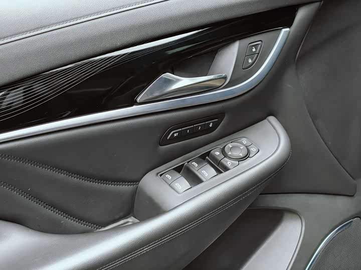 Фото 19 - Buick Enclave