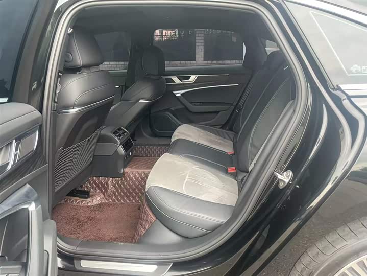 Фото 5 - Audi A6L