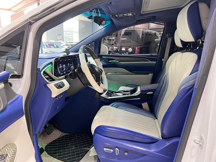 Фото 7 - Buick GL8 ES