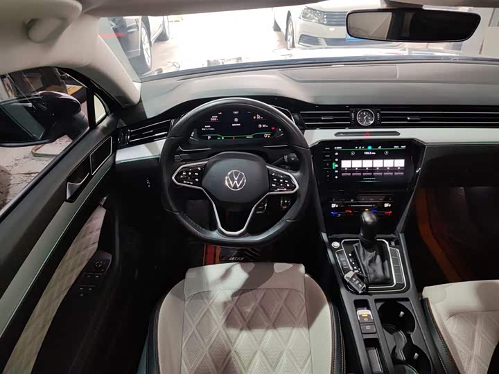 Фото 11 - Volkswagen Magotan