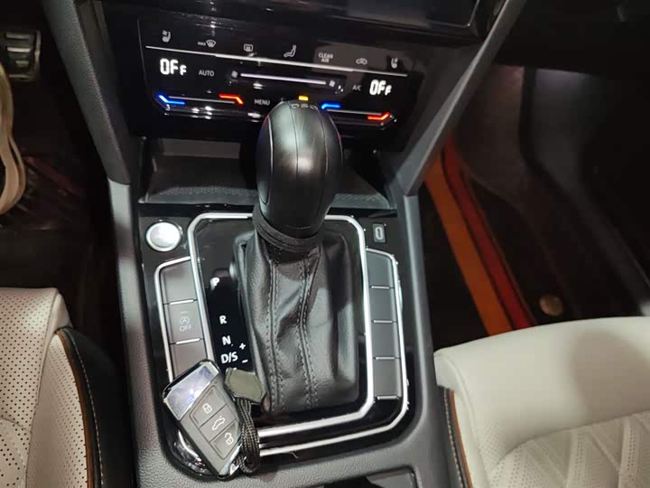 Фото 14 - Volkswagen Magotan