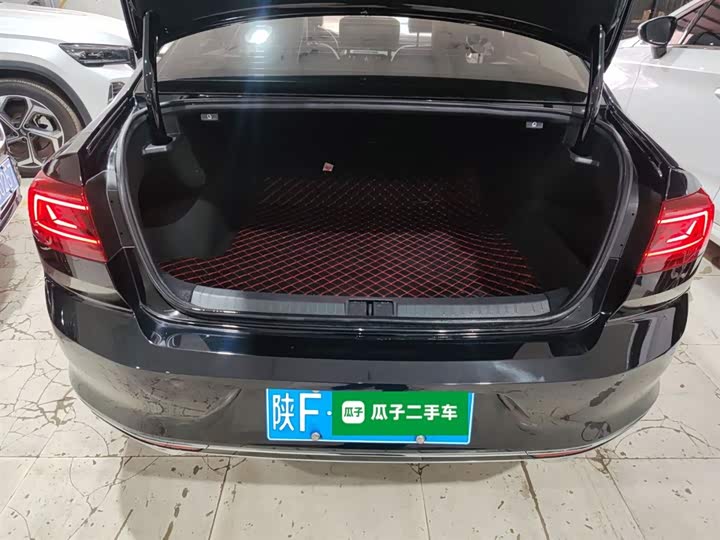 Фото 19 - Volkswagen Magotan