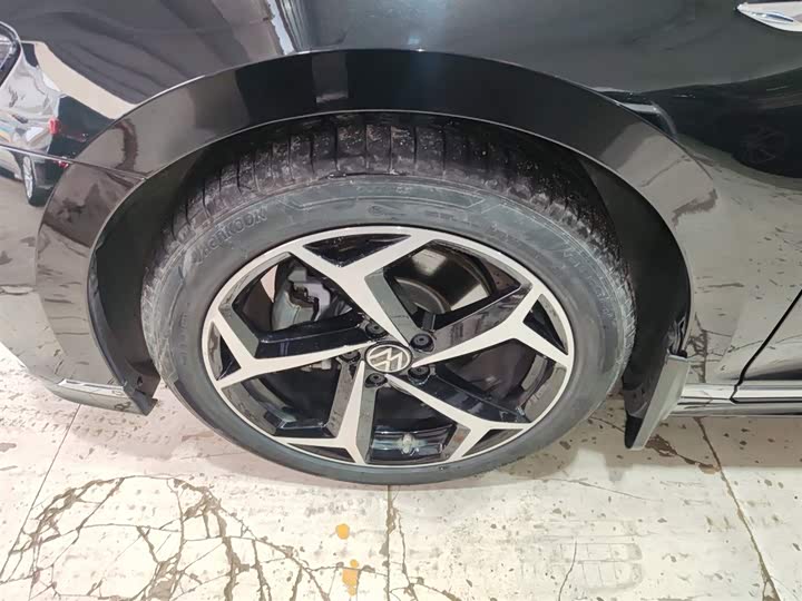 Фото 23 - Volkswagen Magotan