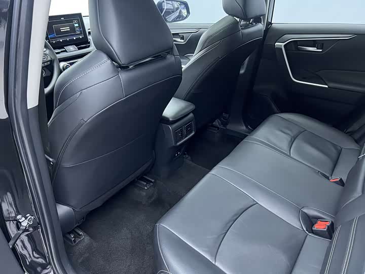 Фото 13 - Toyota Wildlander