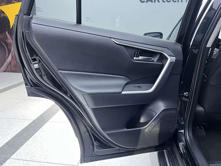 Фото 15 - Toyota Wildlander