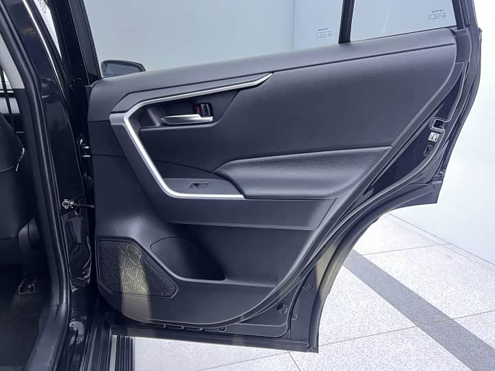 Фото 18 - Toyota Wildlander