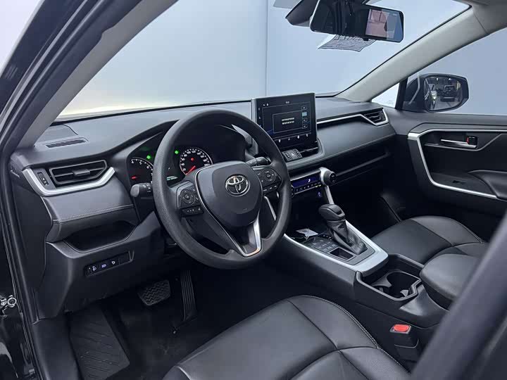 Фото 9 - Toyota Wildlander