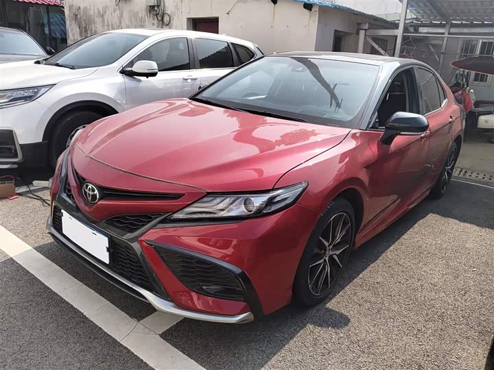 Фото 1 - Toyota Camry