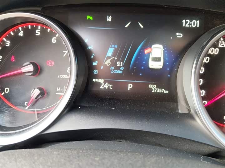 Фото 12 - Toyota Camry