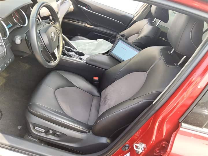 Фото 15 - Toyota Camry